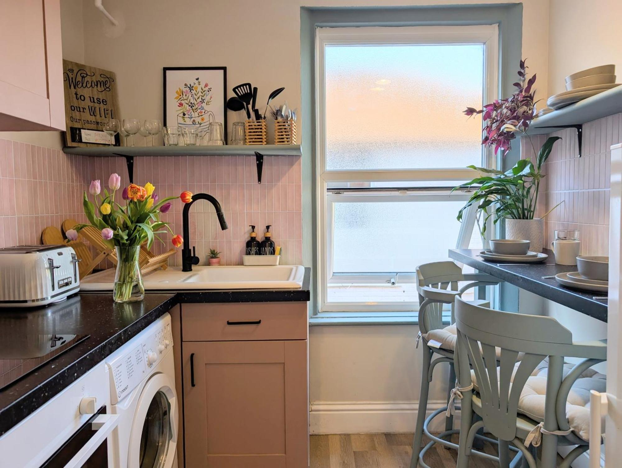 Peacehaven Retreat - 4 Minutes From The Beach! Pet Friendly! Weymouth Exterior photo
